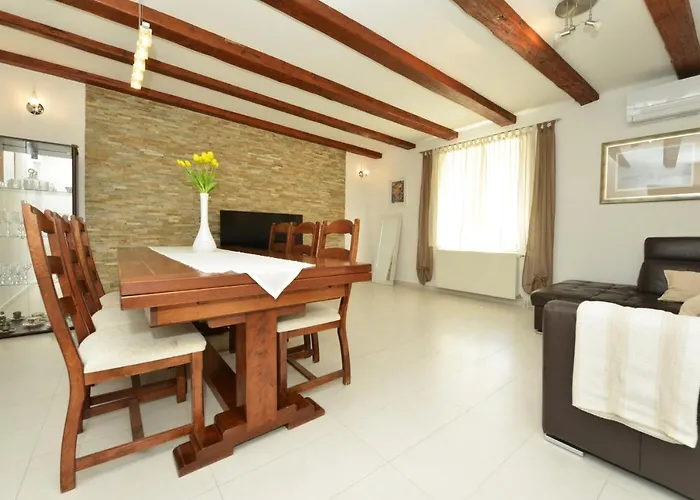 Apartman Lorena *