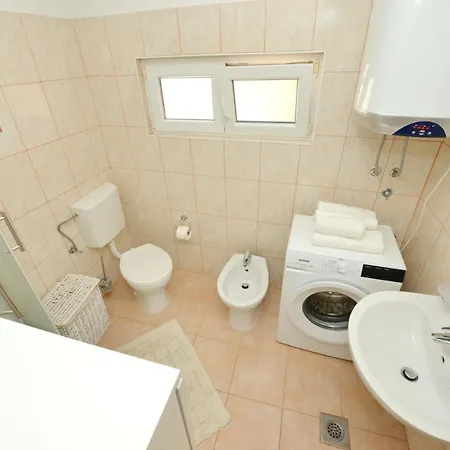 Lorena アパート *