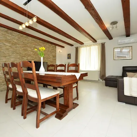 Lorena Apartment *