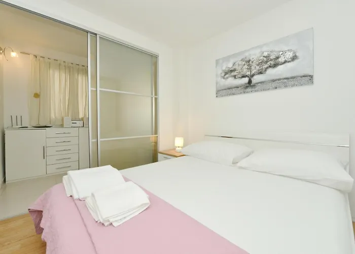 Apartament Lorena *